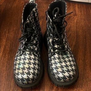 Chic Kids Houndstooth Boots